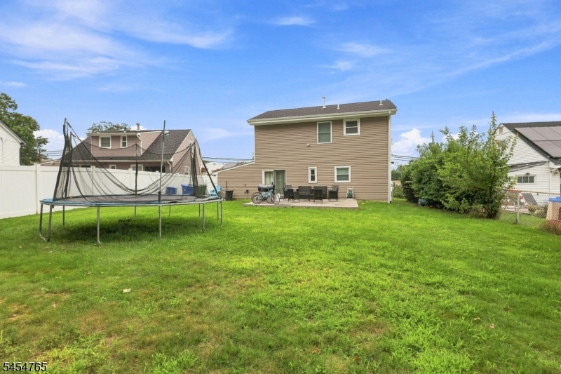 62 Pinetree Dr Property Photo 5