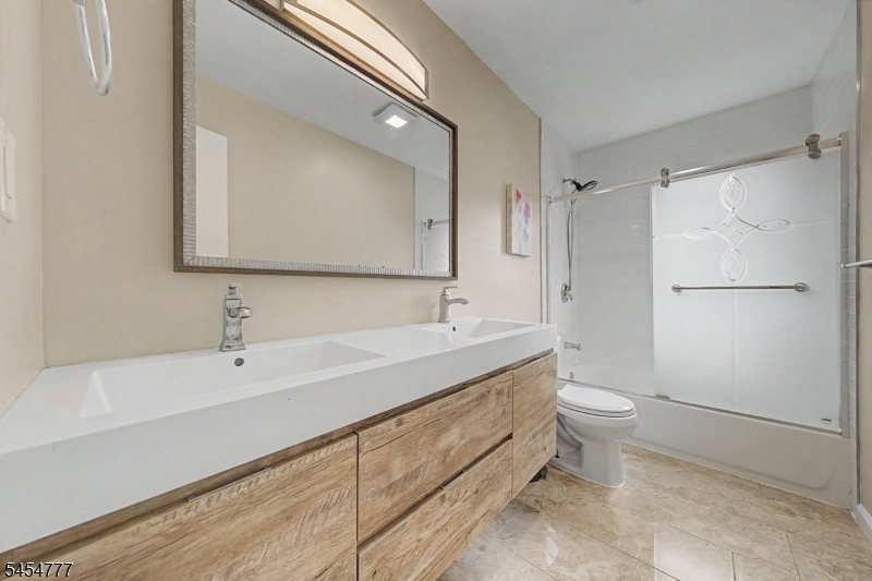 41 Montclair Ave Property Photo 8