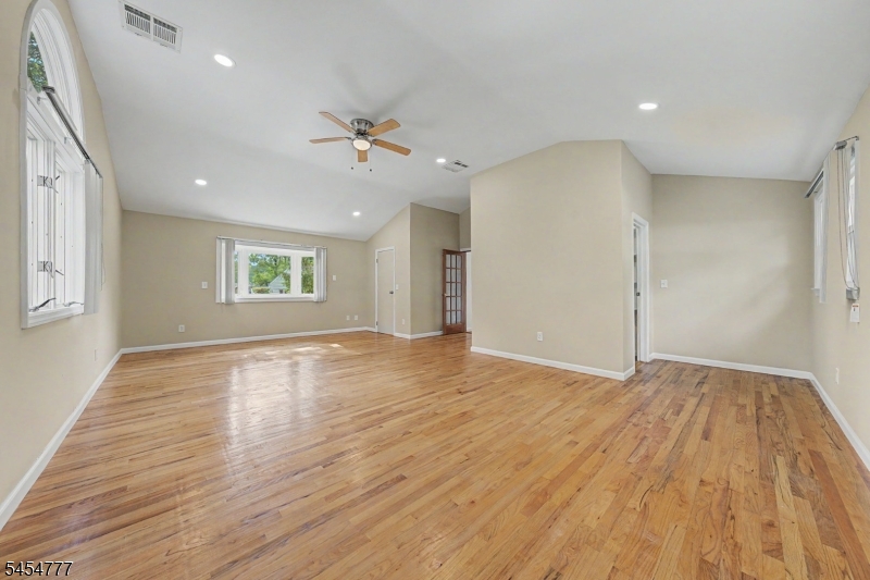 41 Montclair Ave Property Photo 15
