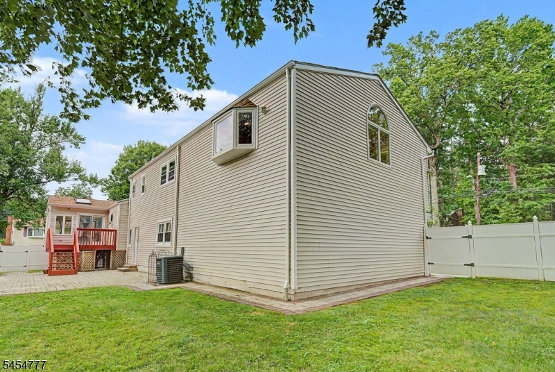 41 Montclair Ave Property Photo 20