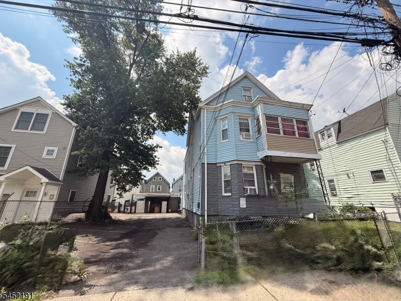 190 Taylor St Property Photo 1