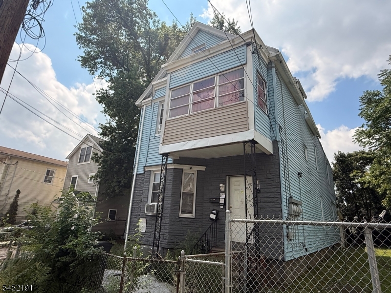 190 Taylor St Property Photo 2