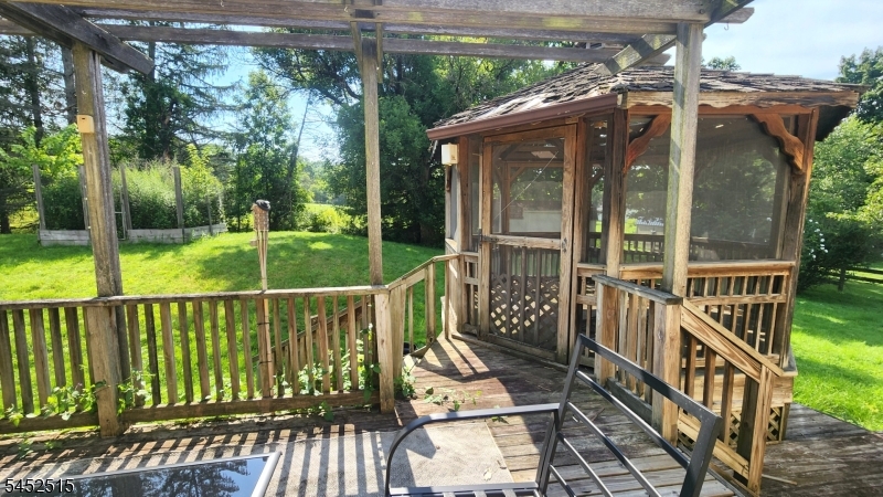 16 Lloyd Ave Property Photo 15