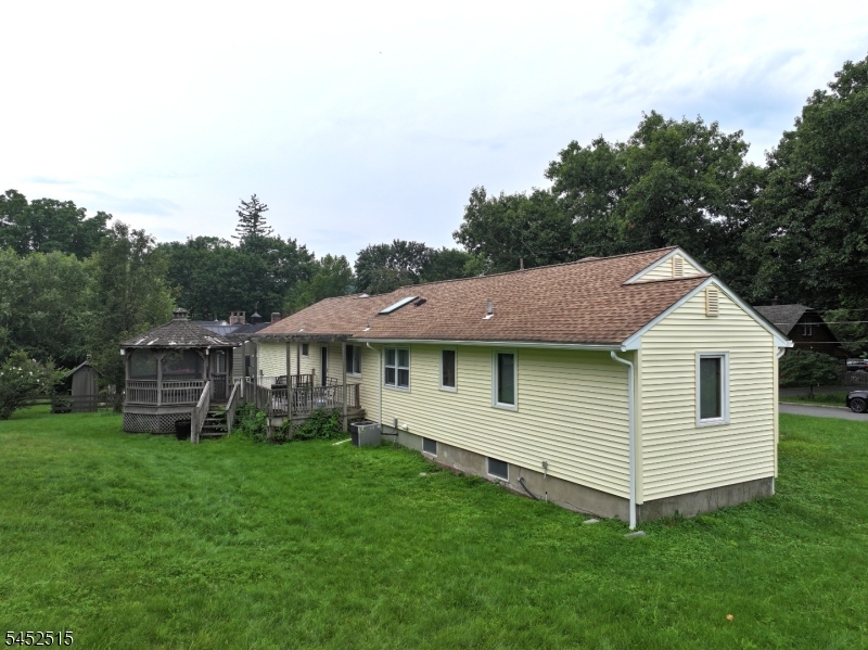 16 Lloyd Ave Property Photo 18