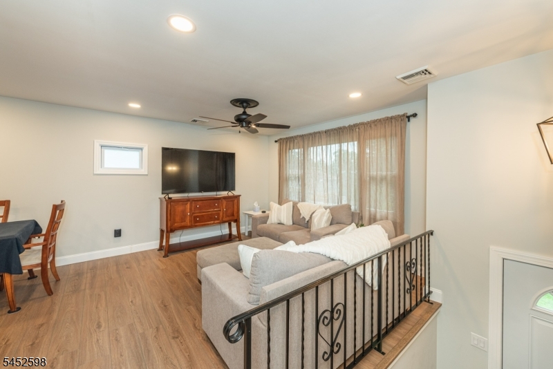 115 New York Ave Property Photo 3