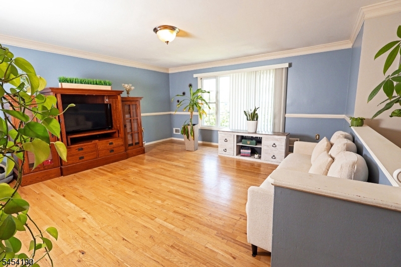 10 Davis Ave Property Photo 3
