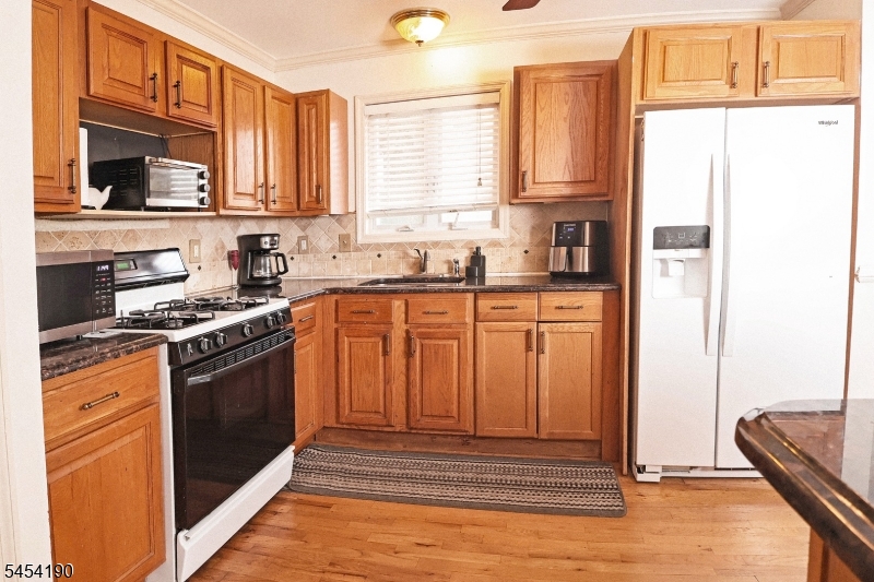 10 Davis Ave Property Photo 5