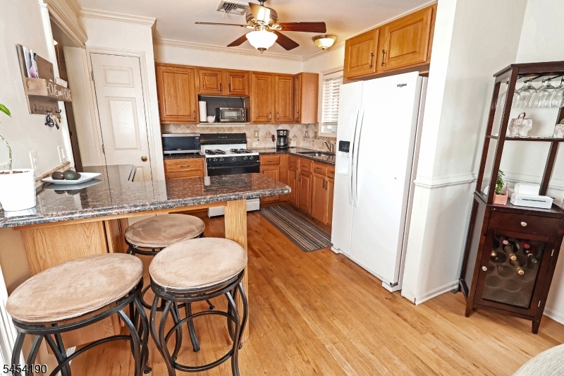 10 Davis Ave Property Photo 7
