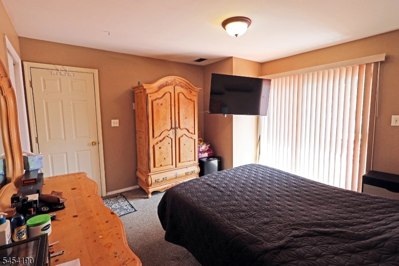 10 Davis Ave Property Photo 19