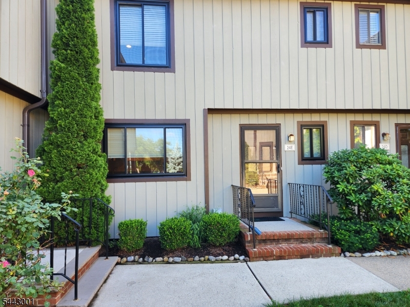 38 Park St 24E E Property Photo 1