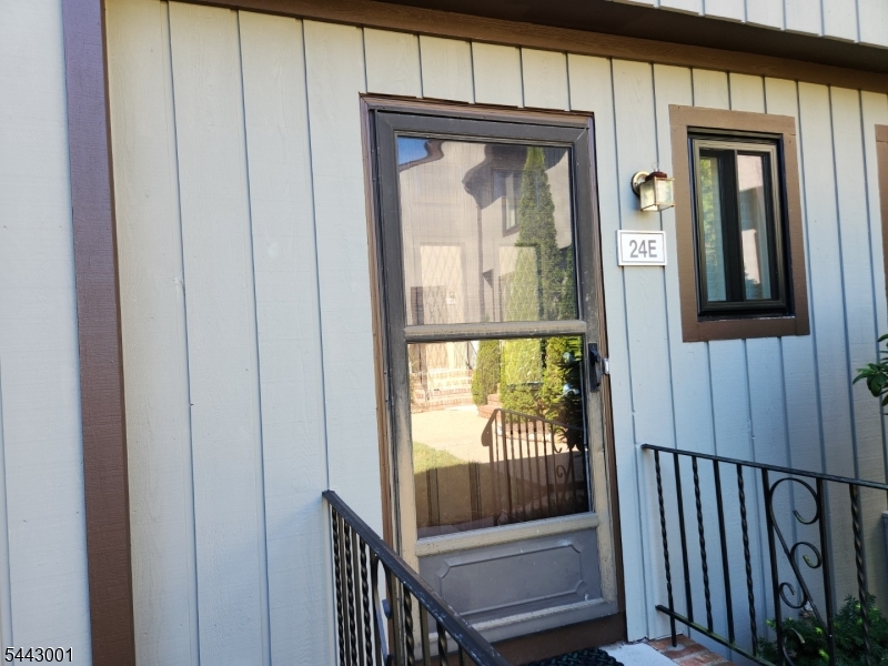 38 Park St 24e E Property Photo 2