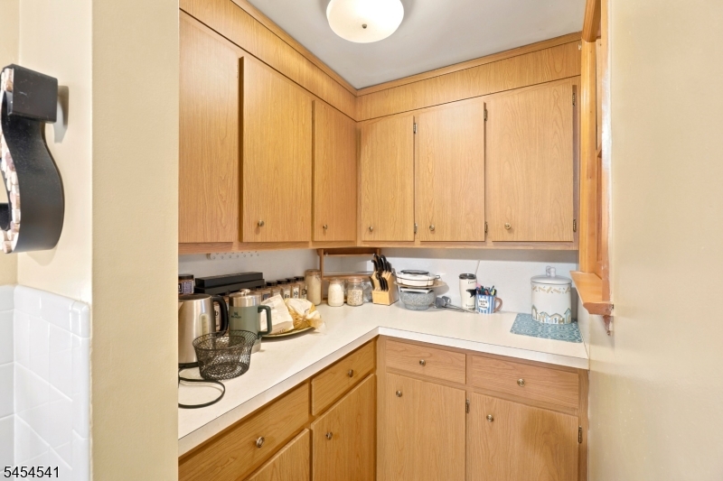 260 W Franklin St Property Photo 10