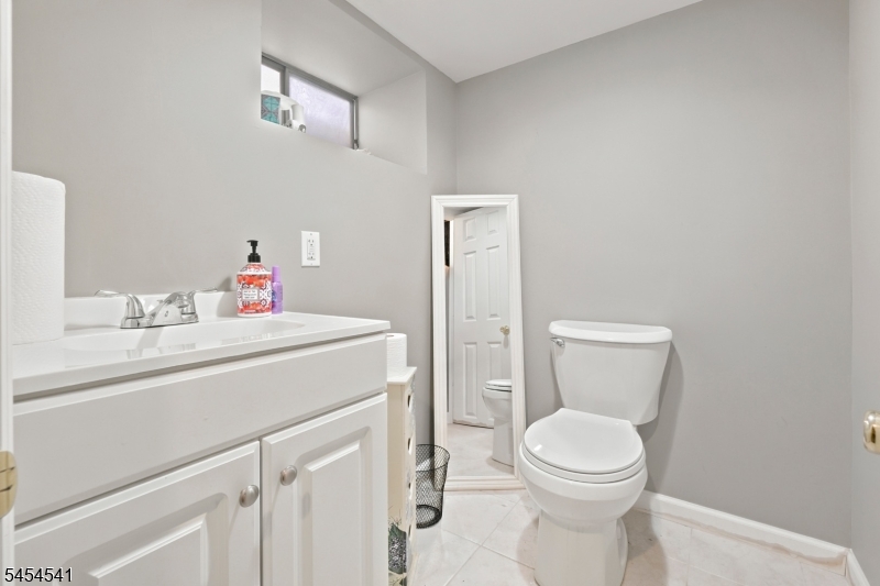 260 W Franklin St Property Photo 18