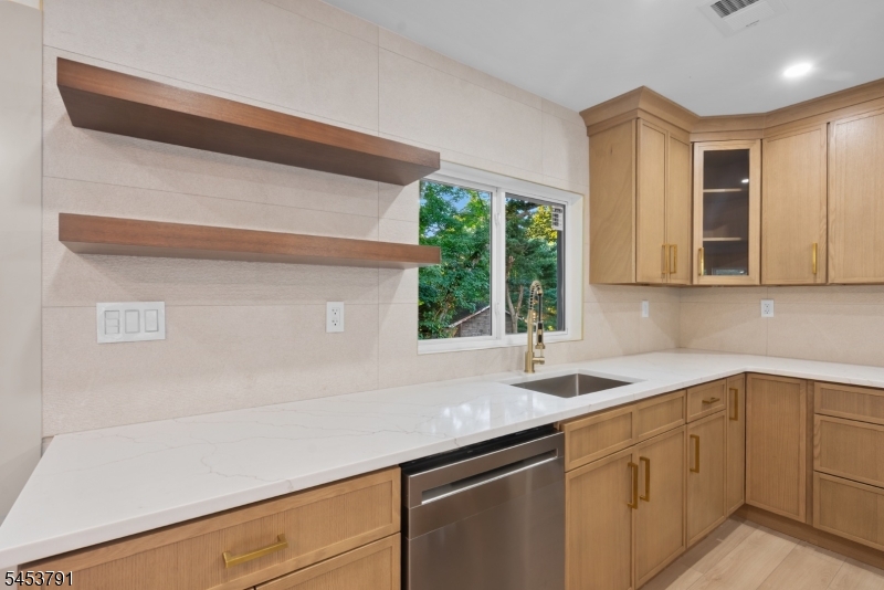 11 Mark Ter Property Photo 5