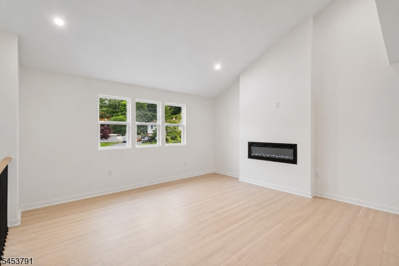 11 Mark Ter Property Photo 9