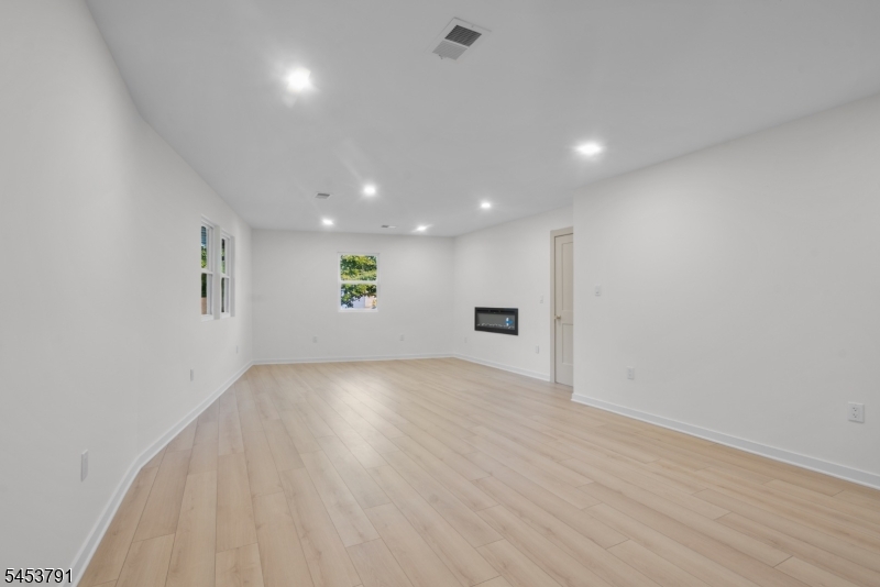 11 Mark Ter Property Photo 10