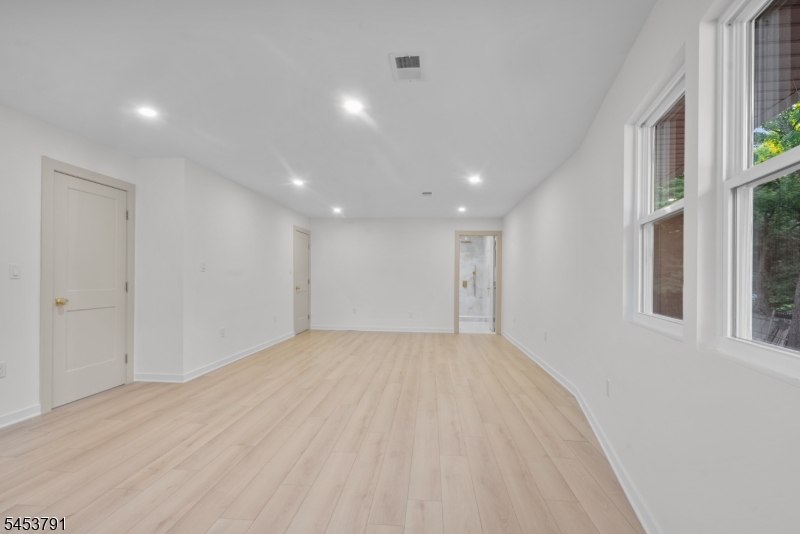 11 Mark Ter Property Photo 11