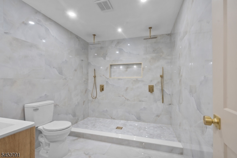 11 Mark Ter Property Photo 12