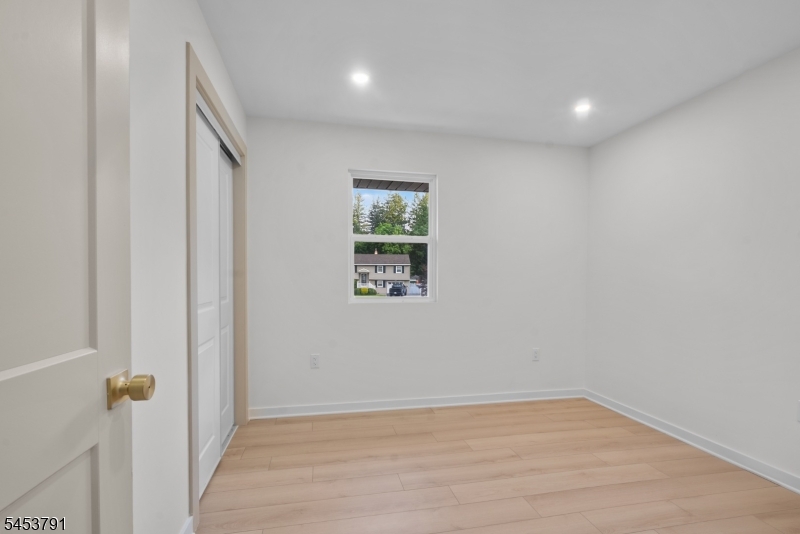 11 Mark Ter Property Photo 16