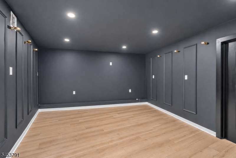 11 Mark Ter Property Photo 23
