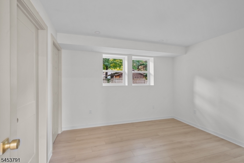 11 Mark Ter Property Photo 26