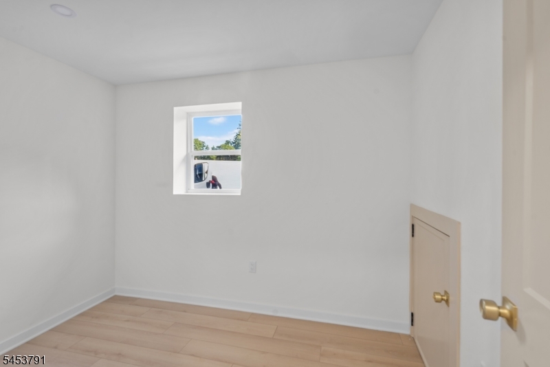 11 Mark Ter Property Photo 28