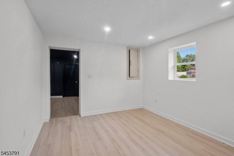 11 Mark Ter Property Photo 29