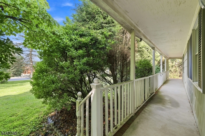 120 Main St Property Photo 6