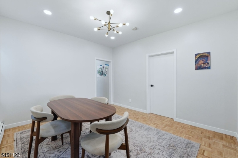 42 Lawrence St Property Photo 9