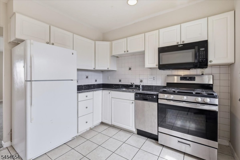 14 Dartmouth Ave 3b Property Photo 10
