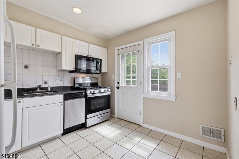 14 Dartmouth Ave 3b Property Photo 11