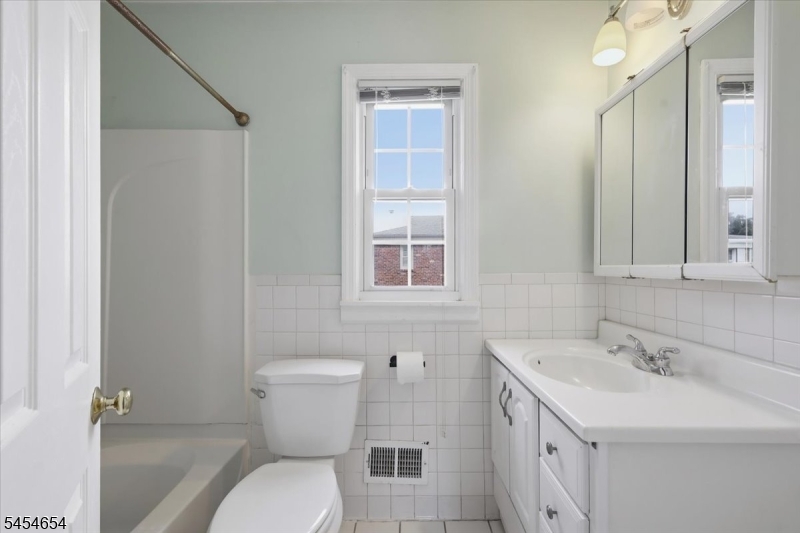 14 Dartmouth Ave 3b Property Photo 18