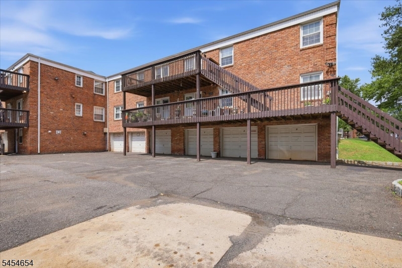 14 Dartmouth Ave 3b Property Photo 23