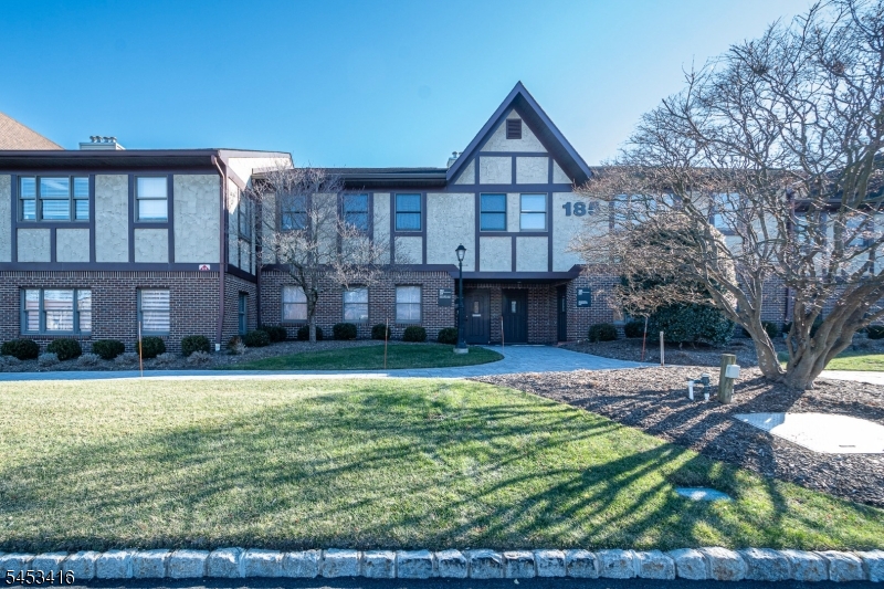 185 Fairfield Ave-2A Property Photo 1