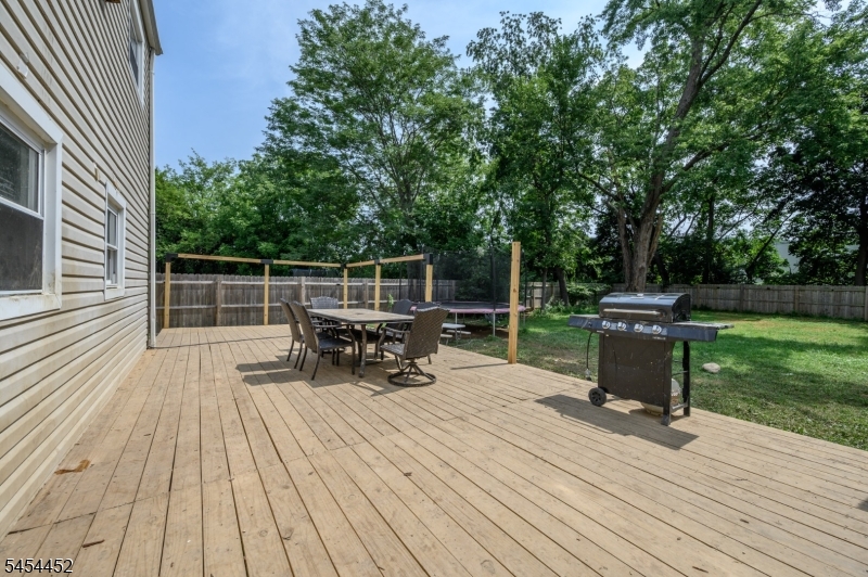 72 Lawrence Dr Property Photo 30