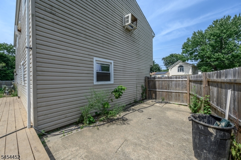 72 Lawrence Dr Property Photo 31