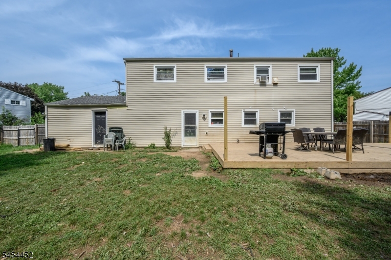 72 Lawrence Dr Property Photo 32
