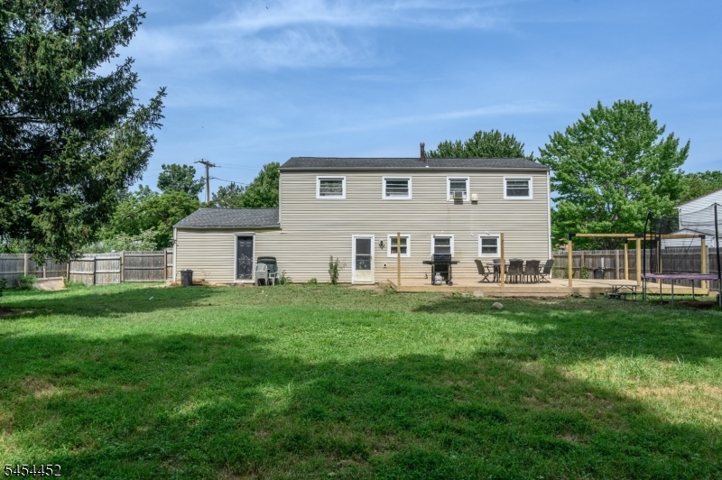 72 Lawrence Dr Property Photo 33
