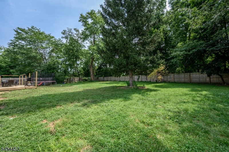 72 Lawrence Dr Property Photo 36