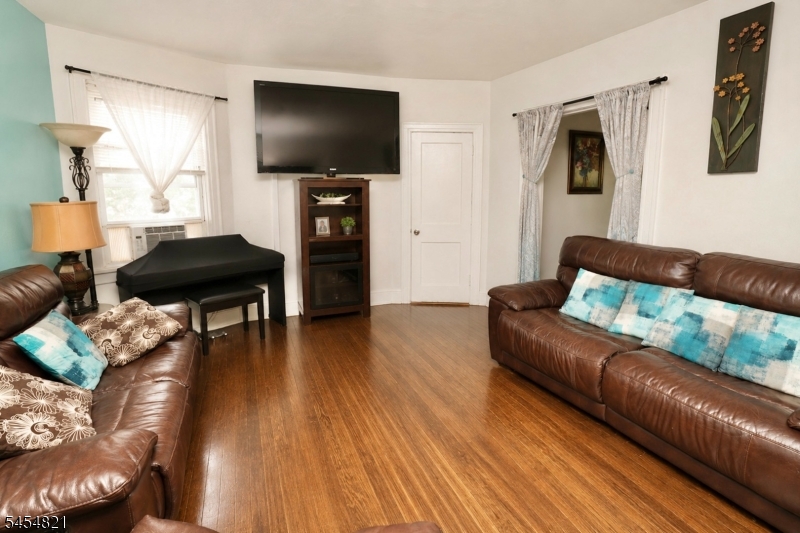 32 New St Property Photo 7