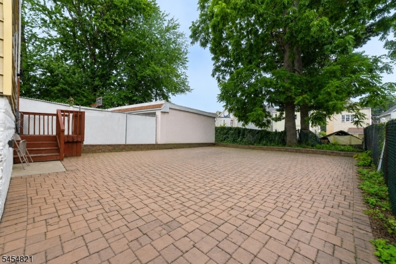 32 New St Property Photo 31
