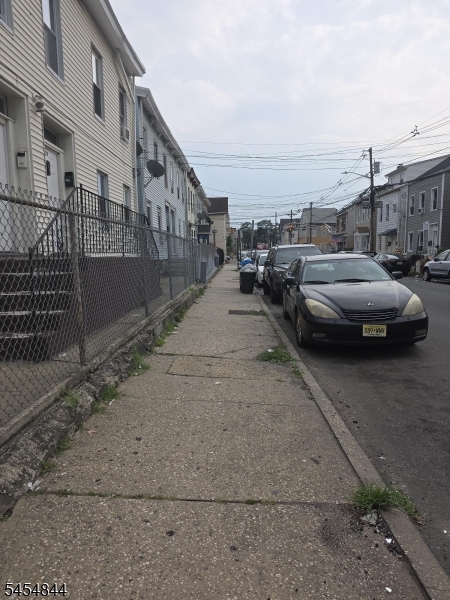 521 Summer St Property Photo 4
