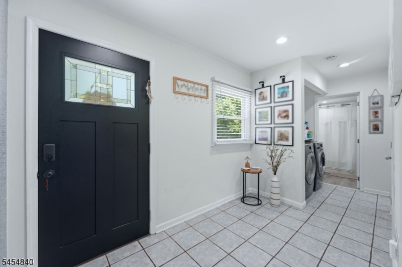 728 Mill Ln Property Photo 3
