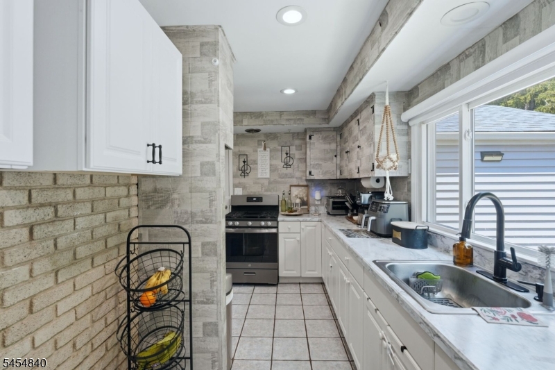 728 Mill Ln Property Photo 9