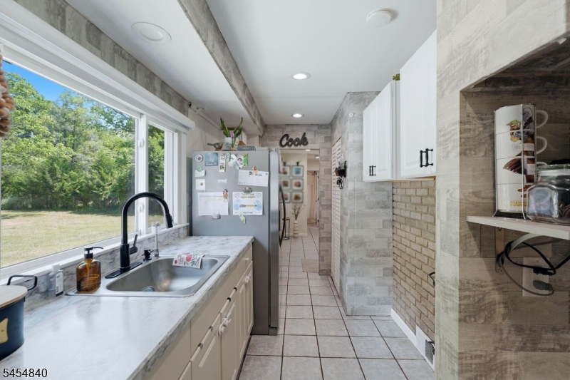 728 Mill Ln Property Photo 11