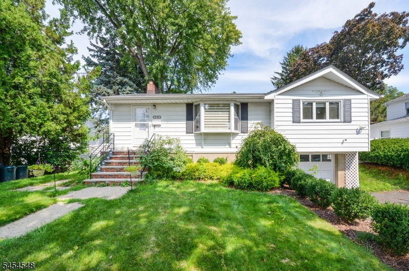 8 Henderson Blvd Property Photo 1