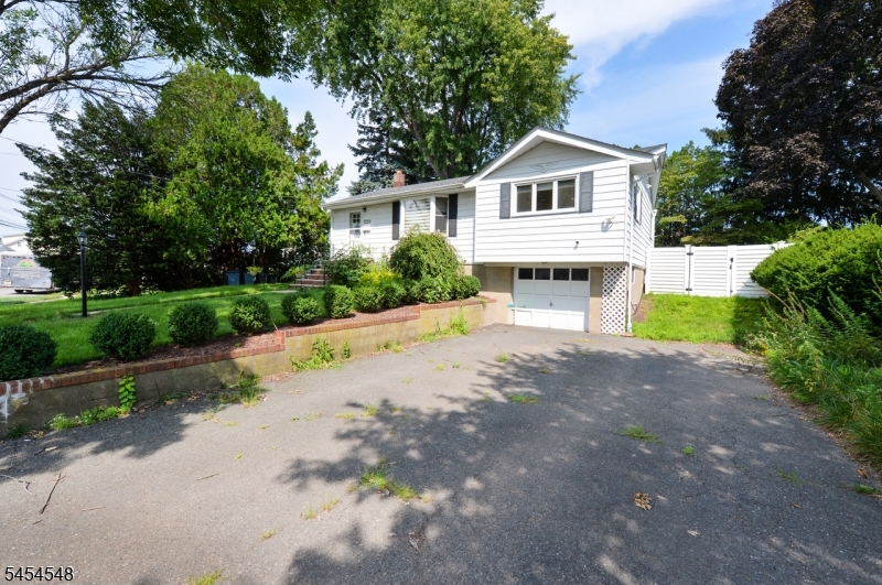 8 Henderson Blvd Property Photo 2