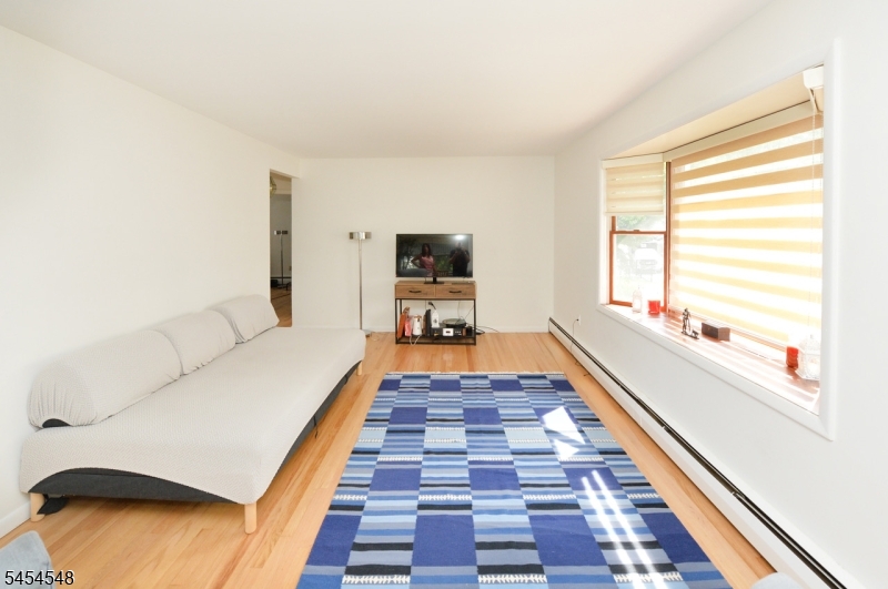 8 Henderson Blvd Property Photo 5
