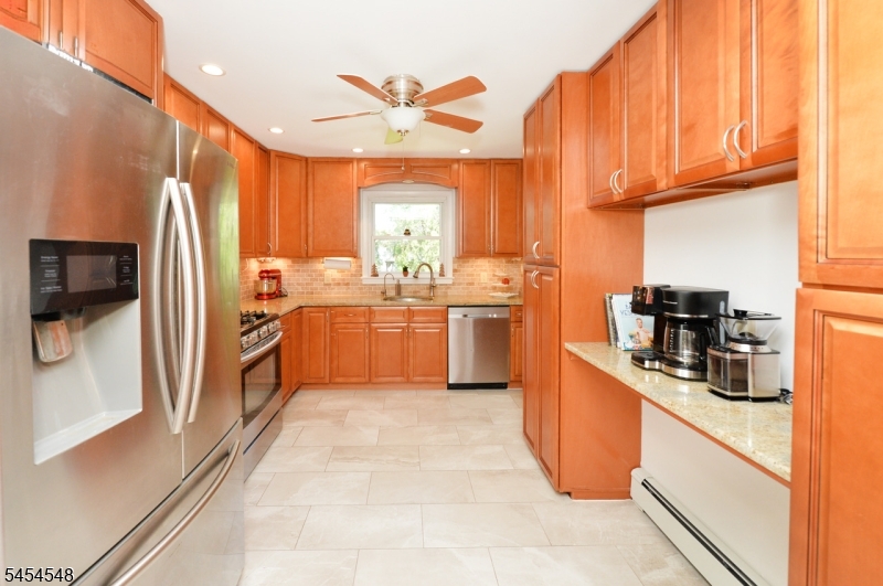 8 Henderson Blvd Property Photo 10