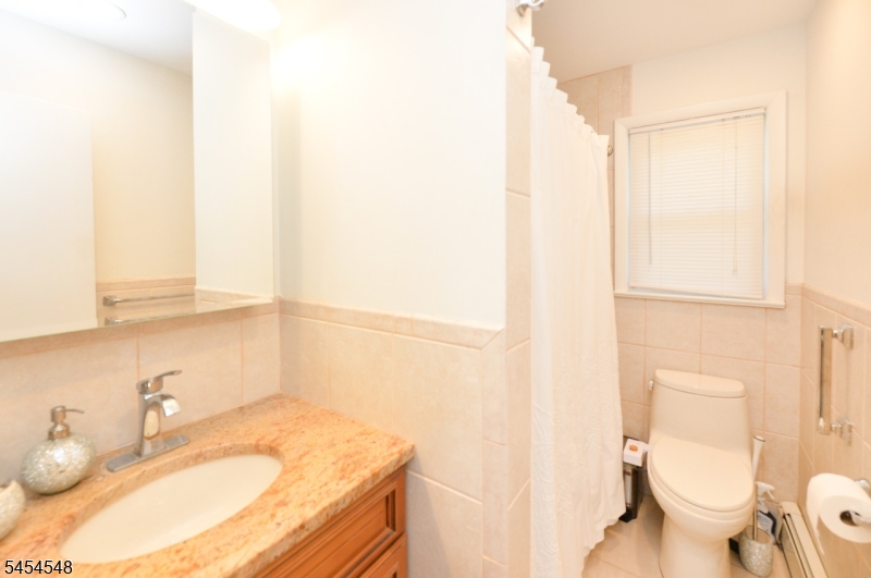 8 Henderson Blvd Property Photo 12